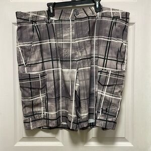 Under Armour |Loose |Heat Gear |Gray & Black |Lightweight |Cargo Shorts |Size 42